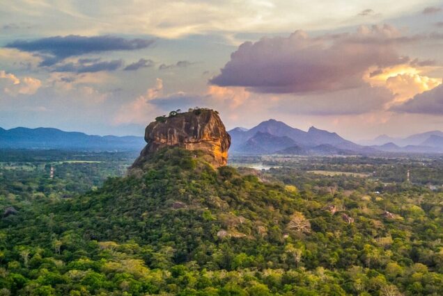 ELLA - NUWARA ELIYA -AMBULUWAWA -SIGIRIYA   ( 2DAYS / 1 NIGHT GROUP TOURS )